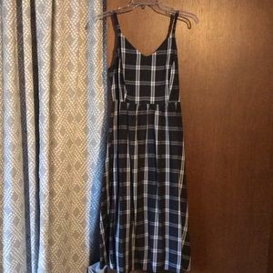 Cute & Flattering All Season styles dress! SZ. L